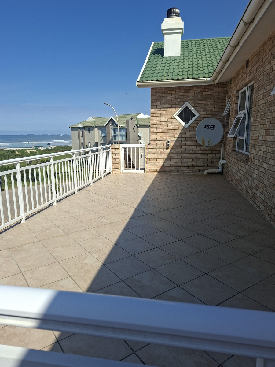 6 Bedroom Property for Sale in Aston Bay Eastern Cape